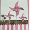3 moinhos de vento de papel rosa e branco