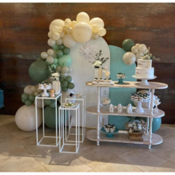 Batizado em tons de verde seco e branco