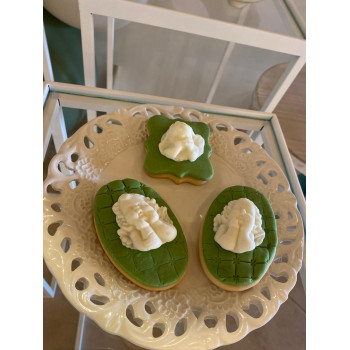 Batizado em tons de verde seco e branco