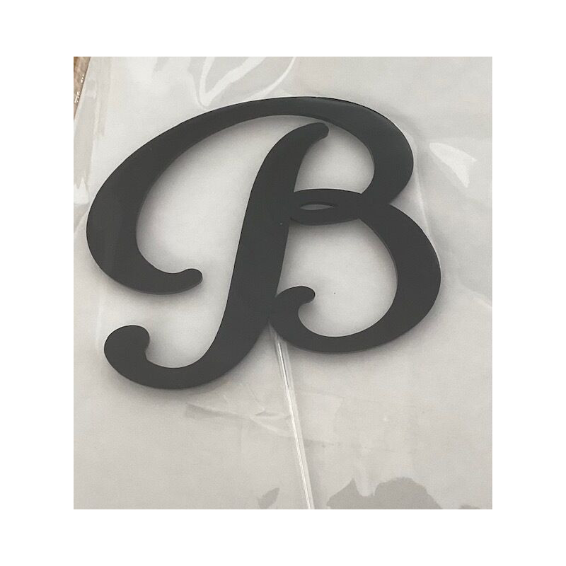 Letra B acrilico - preto