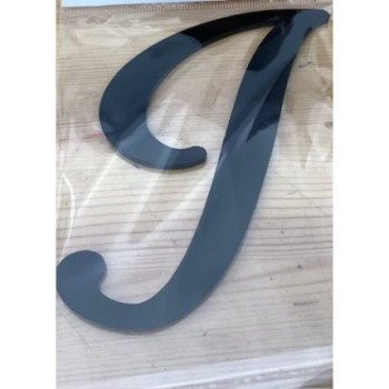 Letra J acrilico - preto