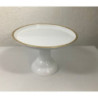Prato pé branco grande com rebordo dourado (aluguer sob consulta)