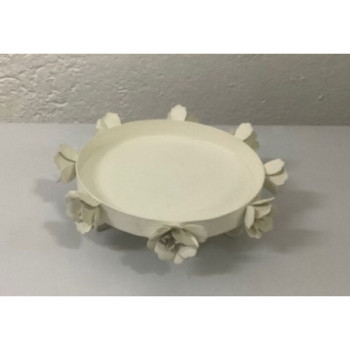 Prato pé metal branco com rosas