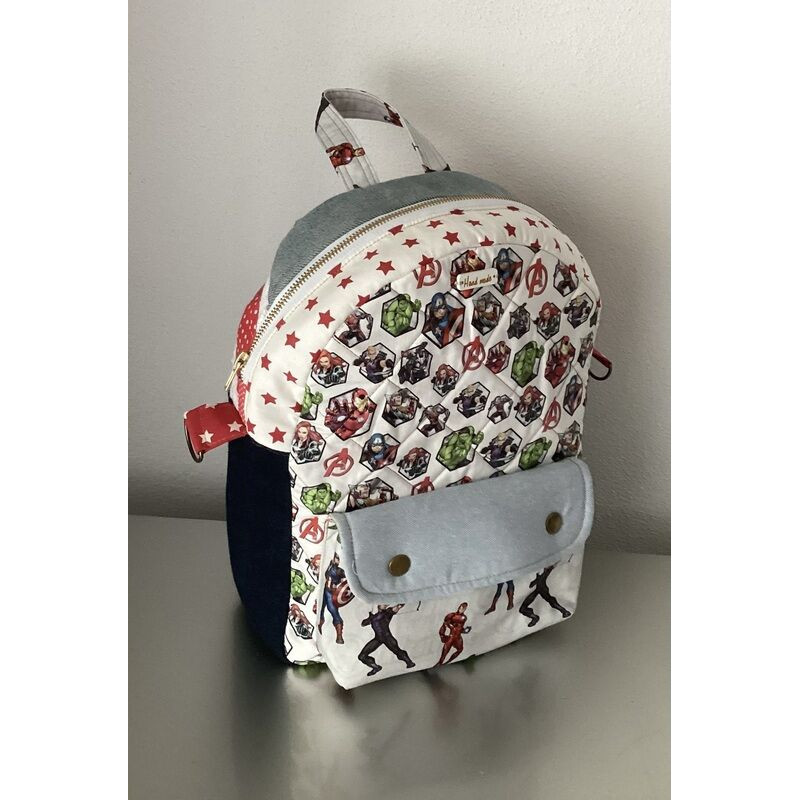 Mochila em tecido com padrão Avengers