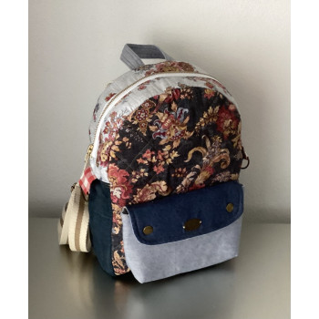 Mochila em tecido com padrão floral