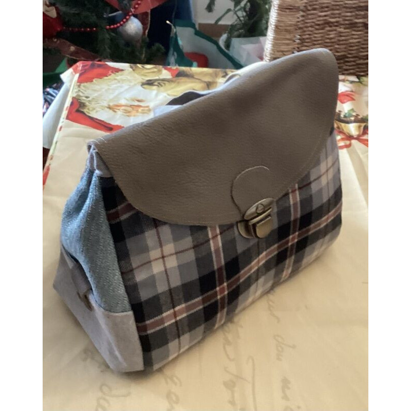 Mochila em tecido xadrez