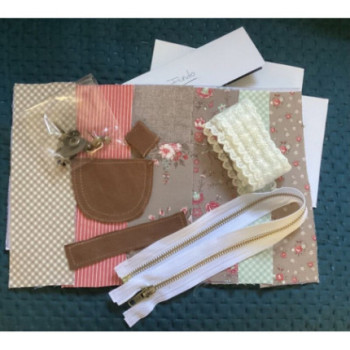 Kit bolsa castanhos, vermelho e verde claro