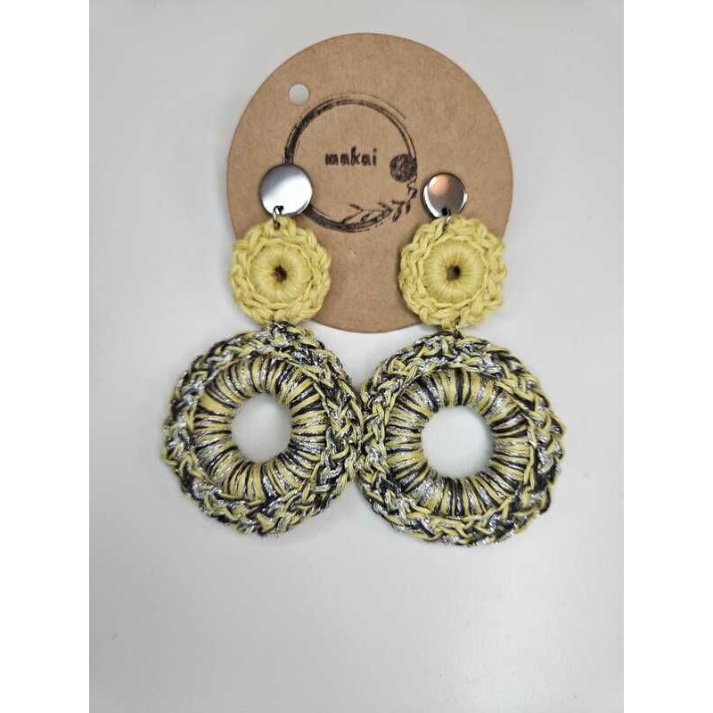 Brincos croché amarelo e azul