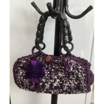 Mala em trapilho roxo e preto