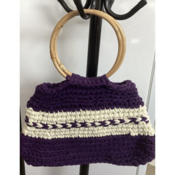 Mala em trapilho roxo e branco