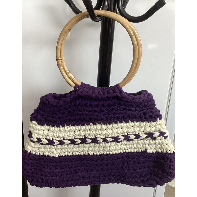 Mala em trapilho roxo e branco