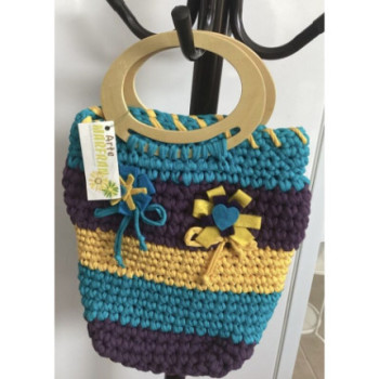 Mala em trapilho rosxo amarelo e azul turquesa