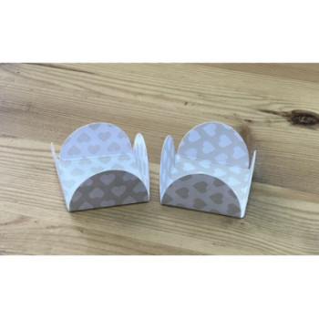 12 formas de papel corações creme e branco