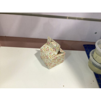 Caixa brio flores10  9x9x15,5cm