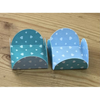 12 formas de papel corações azul e branco