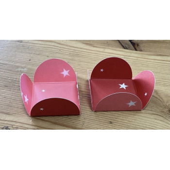 25 formas de papel estrelas vermelho