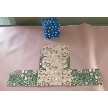 caixa de cartolina 7x7x7cm flores4