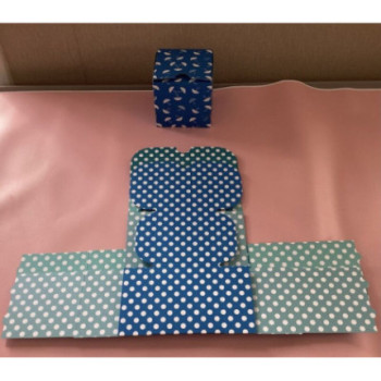 caixa de cartolina 7x7x7cm bolas3 cores