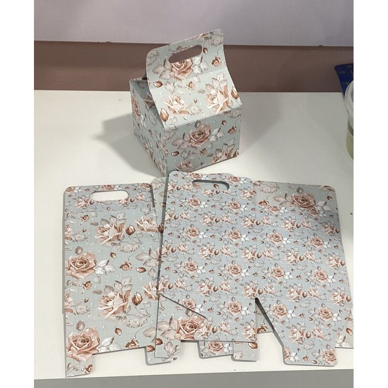 Caixa brio flores9 9x9x15,5cm