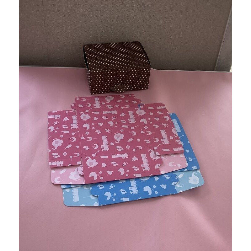 Cx para bolos/bolachas 16x13x7cm Bebé Azul e rosa