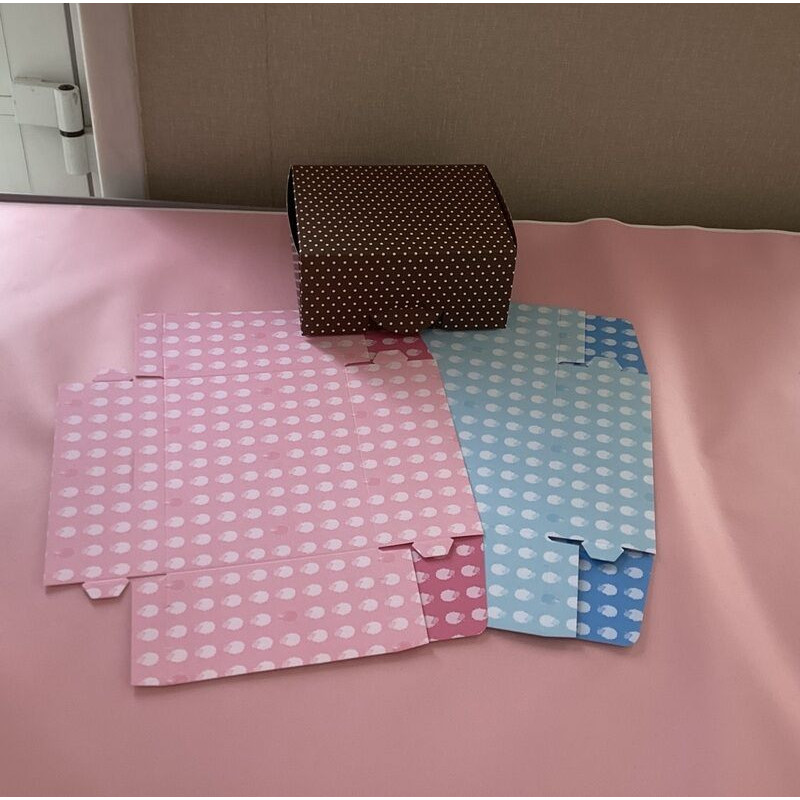 Cx para bolos/bolachas 16x13x7cm ovelhas azul e rosa