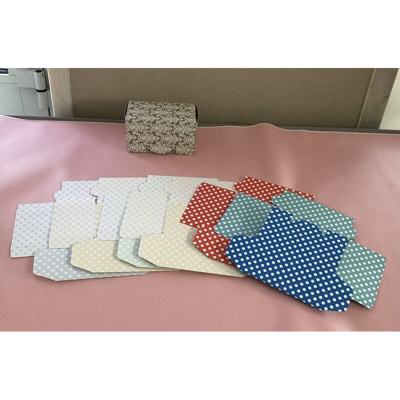 caixa de cartolina 13x7.5x7cm bolas2 cores