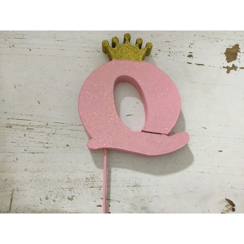 Letra Q 10 cm esferovite rosa com coroa prata