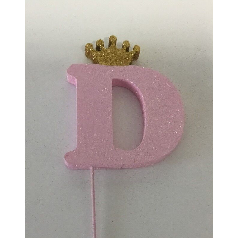 Letra D 10 cm esferovite rosa com coroa ouro
