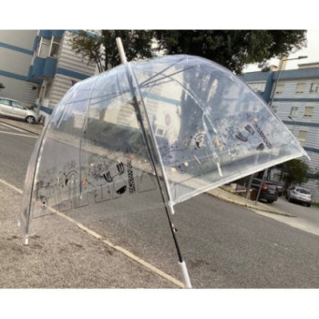 Chapéu de chuva transparente decorado