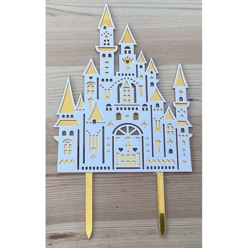 Topo de bolo acrílico castelo  branco e dourado 16,5 cm